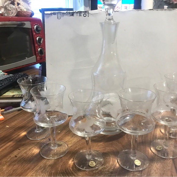 Beautiful crafted 7 pc wine set  crystal n made in Poland.   Perfect condition - Picture 2 of 7